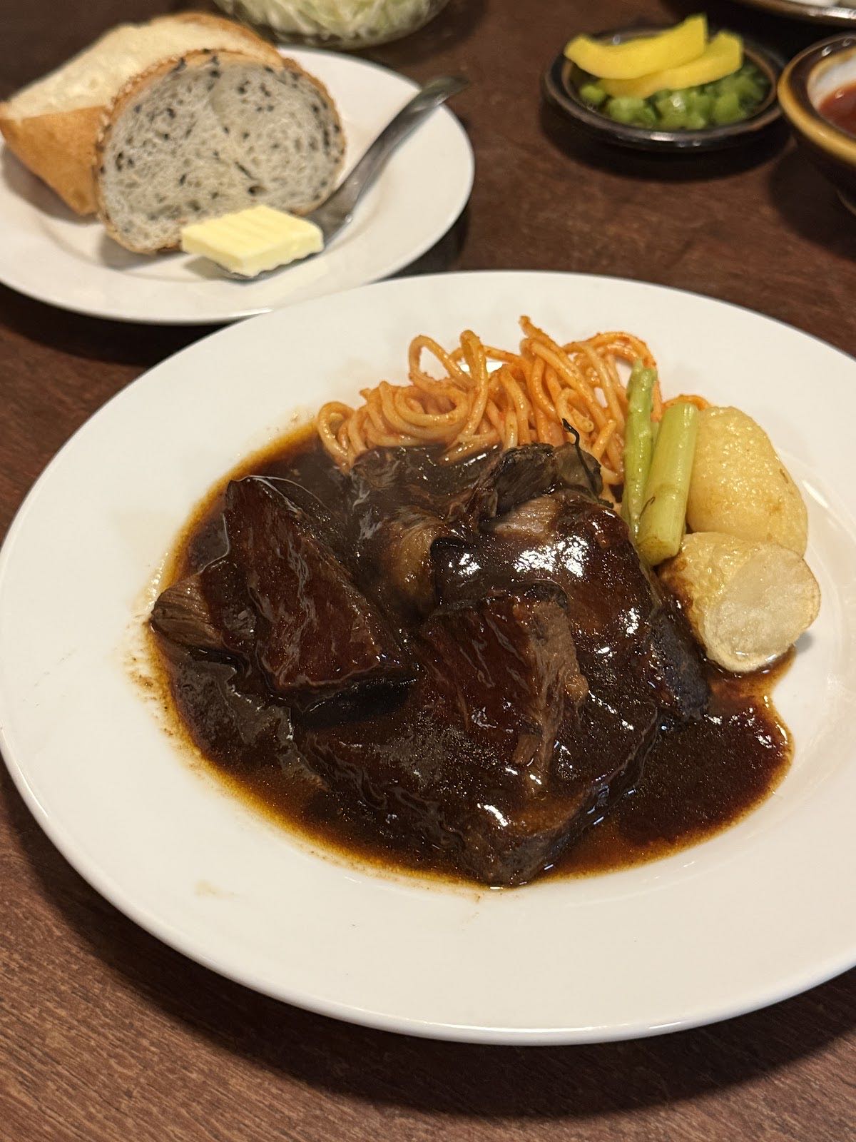 Beef stewed in demi-glace with spaghetti